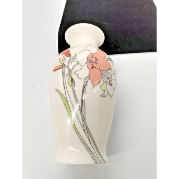 Vintage YamaJi Pink Peace Lily Floral Vase Porcelain Gold Trim 7" Tall - Picture 4 of 6